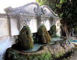 Fontaine aux trois masques