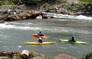 Des kayakistes sur le Gave de Pau