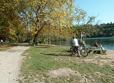 Bancs au bord du lac