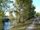 Sentier au bord de l'eau