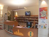 Office de Tourisme du Pays Loudunais à Loudun et ses antennes à Moncontour, Monts-sur-Guesnes et Les Trois Moutiers (ouvertes d'avril à octobre).N'hésitez pas à demander conseil sur les animations, les visites ou les activités pour que votre séjour réponde au mieux de vos envies !