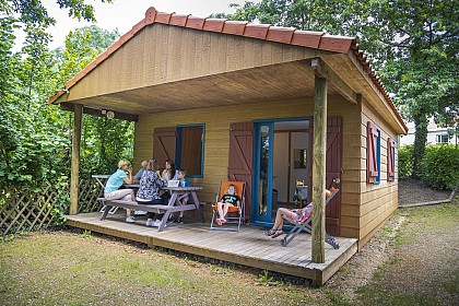 Chalets équipés au camping de Coulvée