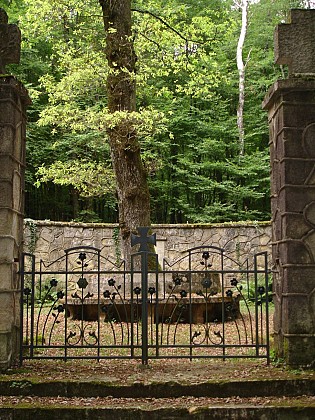 Monuments et rotonde de Luzy Saint Martin, guerre 14-18