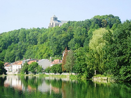 FORTERESSE MÉDIÉVALE DE DUN LE CHASTEL - CHEMIN DES REMPARTS