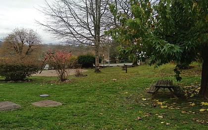 Aire de Pique-nique et balançoire