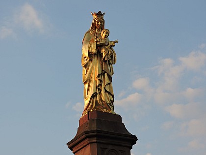 Statue de la Vierge à l'enfant au Schiebenberg