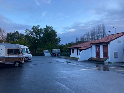 Aire de stationnement de camping cars