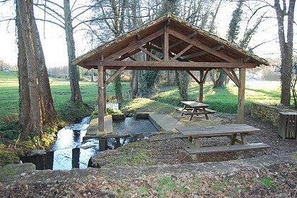 Aire de pique-nique de St Jean d'Eyraud
