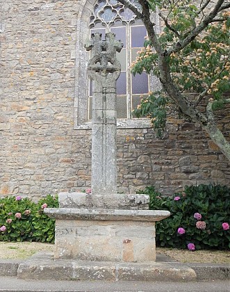 Plougoumelen Croix