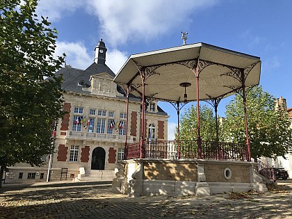 HOTEL DE VILLE ET KIOSQUE