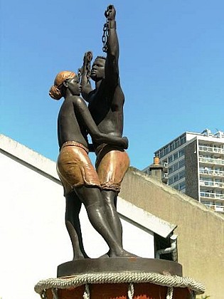 Stèle commemorant l'abolition de l'esclavage