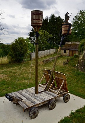 Le tonnelon, arme offensive médiévale