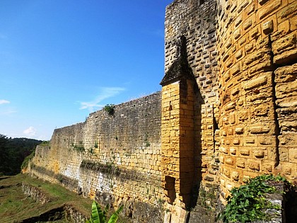 Le tour des remparts de Domme