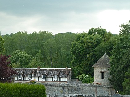 Départ: Étape 1: Hôtel de la Baronnie