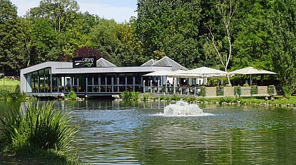 Etang de pêche, brasserie, plaine de jeux
