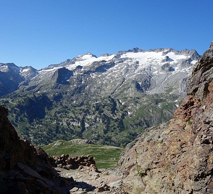 Port de Vénasque : panorama sur la Maladeta et passage vers l'Espagne