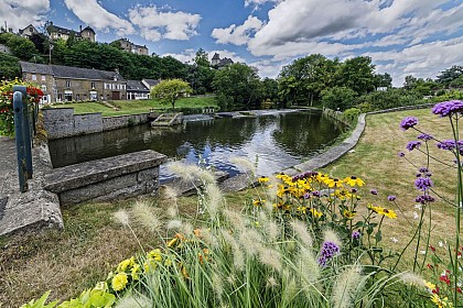 Ambrières - Panorama de la ville basse