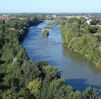 Viewpoint to Garonne river, Muret and the Pyrenees