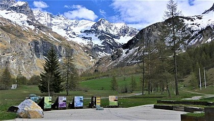 Rosuel mountain hut and reception area