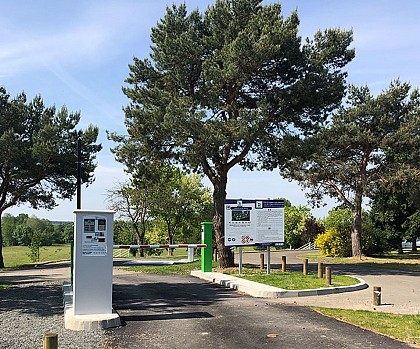 Aire camping-car park de Luché Pringé