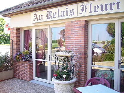 AU RELAIS FLEURI
