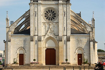 VIitraux Fialex dans l'église Notre Dame de l'Immaculée Conception de Mayet