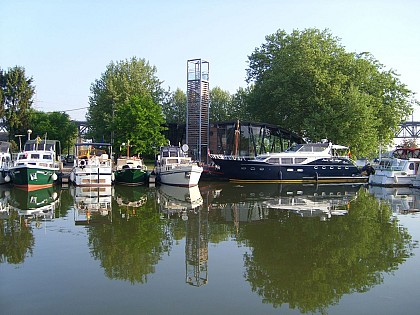 Le port de plaisance et sa capitainerie