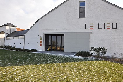 « Le Lieu », table de torréfacteur à Genappe