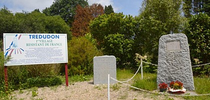 Stèle commémorant le 1er village résistant de France (guerre 39-45)