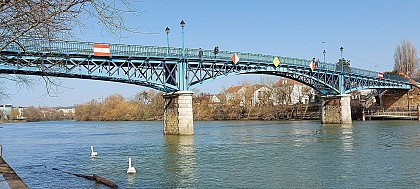 La passerelle de Bry