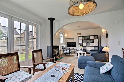 "C'est une maison bleue..."