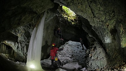 Spéléorando (Caving) in the Porte Cochère-Tanne du Névé