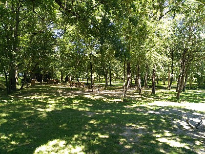 Picnic area at Domaine d'En Laure