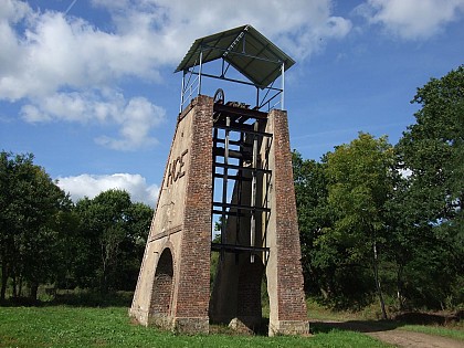 Ancien chevalement et puits des Fourneaux