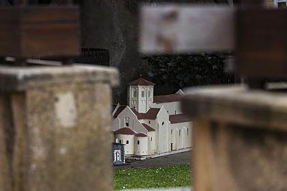Vitrine de l'Art Roman (ancienne maison des chanoines)