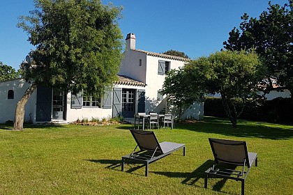 A 200m de la plage de la Clère, à l'orée du Bois de La Chaise sur l'ile de Noirmoutier