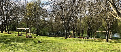 Au bord de l'eau : Espace de jeu et de pique nique