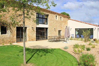 Maison avec piscine intérieure chauffée dans un domaine à proximité des plages du littoral