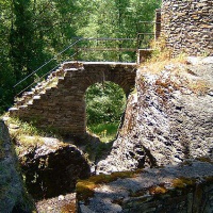 Le site du Roc d'Anglars Fort Lourdou