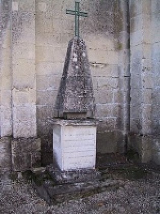 Tombe du mousquetaire du roi