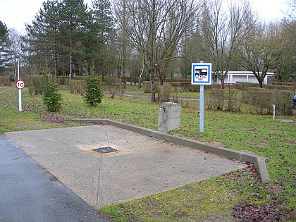 Borne de camping-car (camping municipal de l'Isle d'Avant)