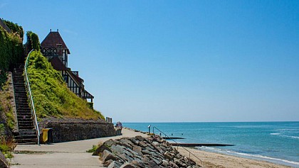 Promenade sur la digue de Villerville