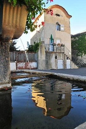 The fortified village of Mareughol