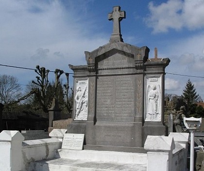 Monument Aux Morts
