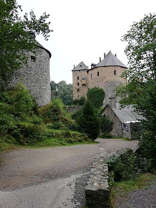 Le château de Reinhardstein et son environnement