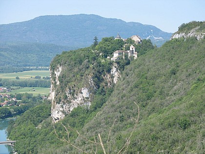 Le défilé de Pierre-Châtel