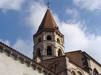 Collégiale Saint-Victor et Sainte Couronne