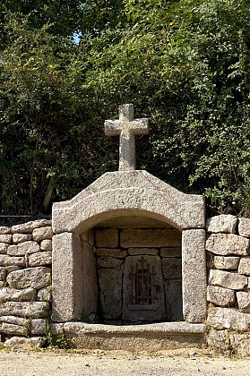 Le Lavoir et la fontaine de Saint Roch