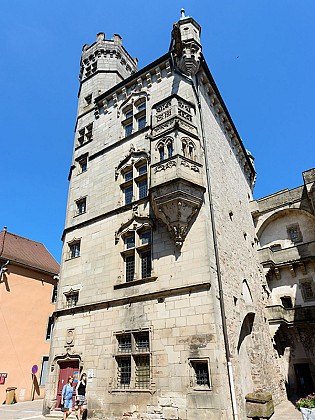 Tour des Echevins