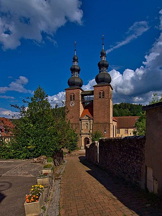 Église priorale - les sept roses